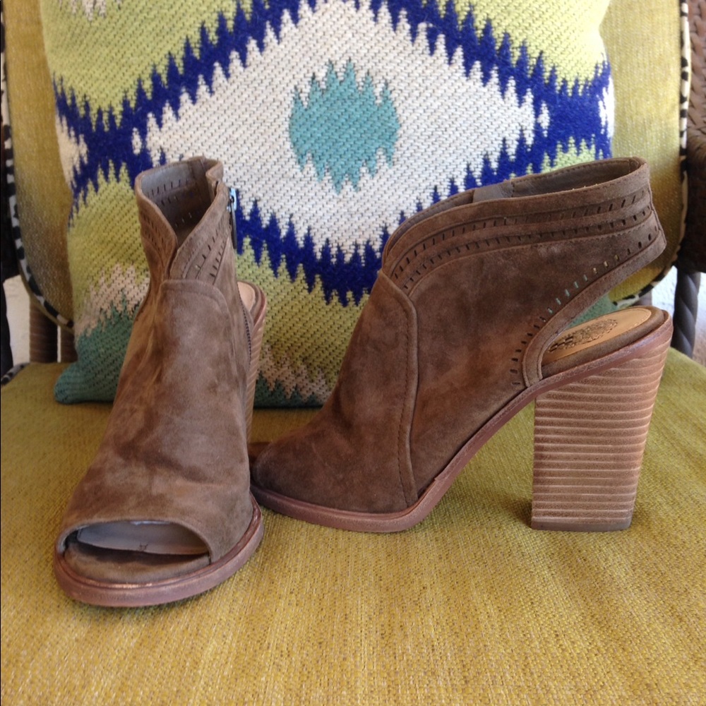 VERY GOOD COND VINCE CAMUTO KORAL SZ 9 WOOD COLOR